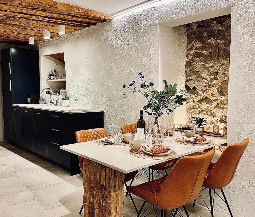Apartmán New Design & High Standard From 16th Century In Old Town-free Parking *
