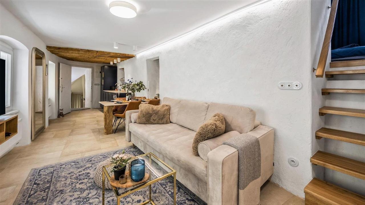 New Design & High Standard From 16th Century In Old Town-free Parking Apartmán Bratislava