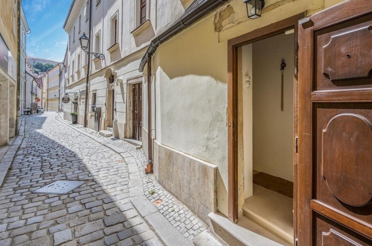 Apartmán New Design & High Standard From 16th Century In Old Town-free Parking