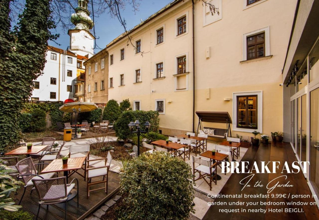 New Design & High Standard From 16th Century In Old Town-free Parking Apartmán